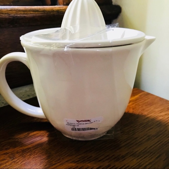 ⚡️FLASH SALE⚡️Rae Dunn SQUEEZE Juicer - Picture 3 of 4